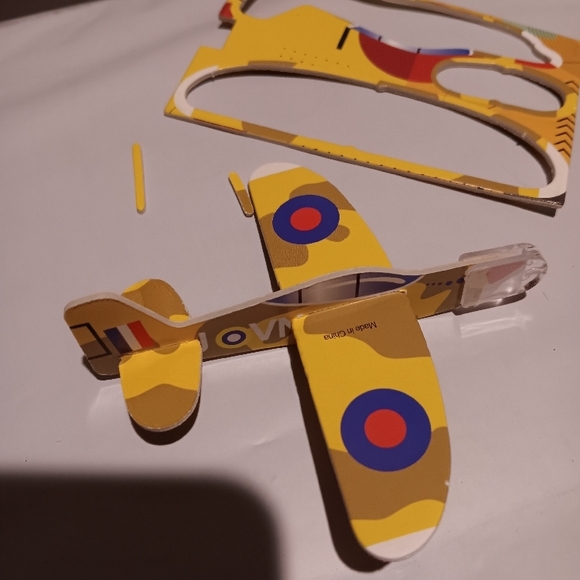 Colorful Graphic Card Holders - Picture 7 of 8